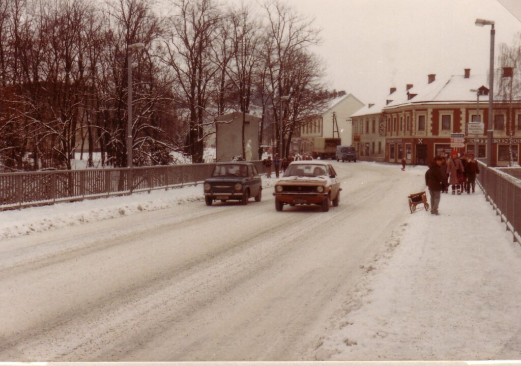 Foto von der Ybbsbrücke aus dem Ortsteil Hausmening aus dem Jahre 1982 im Winter