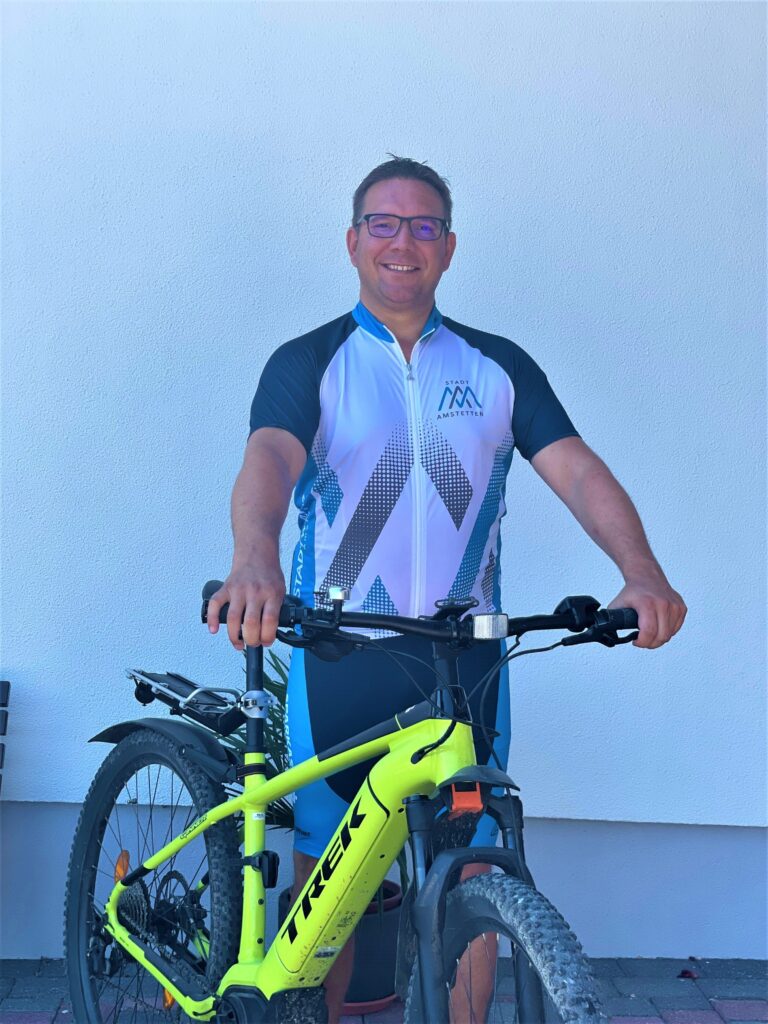 Bürgermeister Christian Haberhauer mit seinem E-Bike.