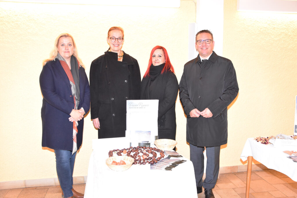 Gruppenbild von Stadträtin Beate Hochstrasser, Dr. Ester Steininger, Nina Kreimer-Klaffenböck und Bürgermeister Christian Haberhauer
