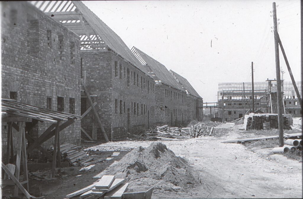 Foto (Stadtarchiv Amstetten): „Volkswohnungsbauten“ auf dem Krautberg 1939